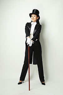 ������,�{����q