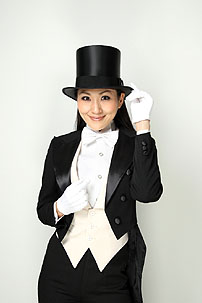 ������,�{����q